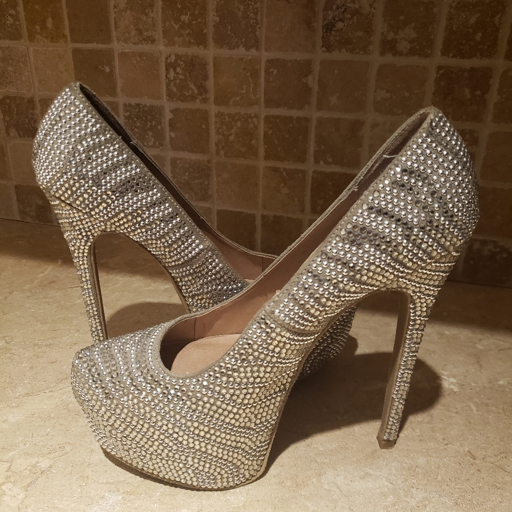 Steve Madden Platform Pumps